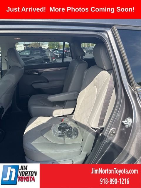 Used 2022 Toyota Highlander Platinum image 7