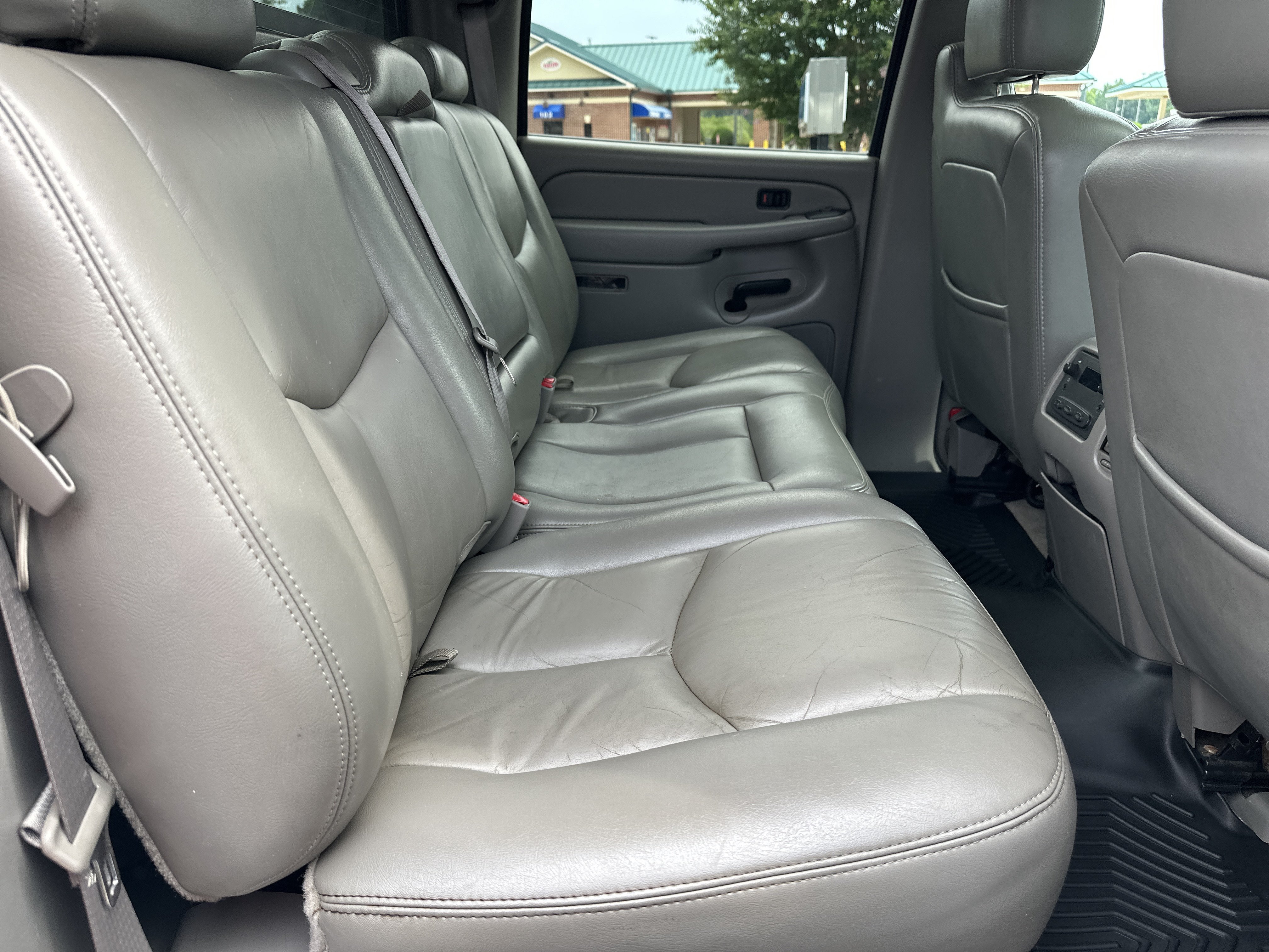 Used 2005 Chevrolet Avalanche Z66 w/ Sun And Sound Package RWD image 16