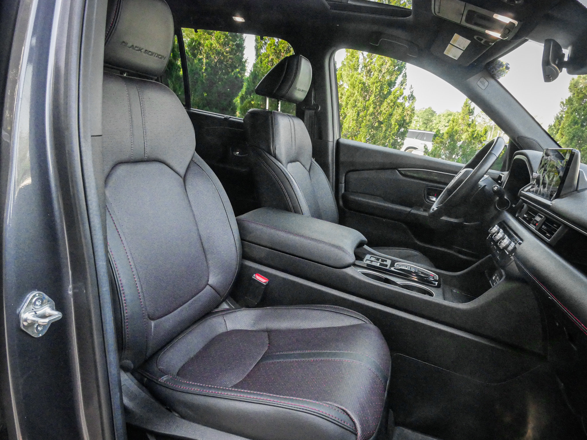 Certified 2025 Honda Pilot Black Edition image 34