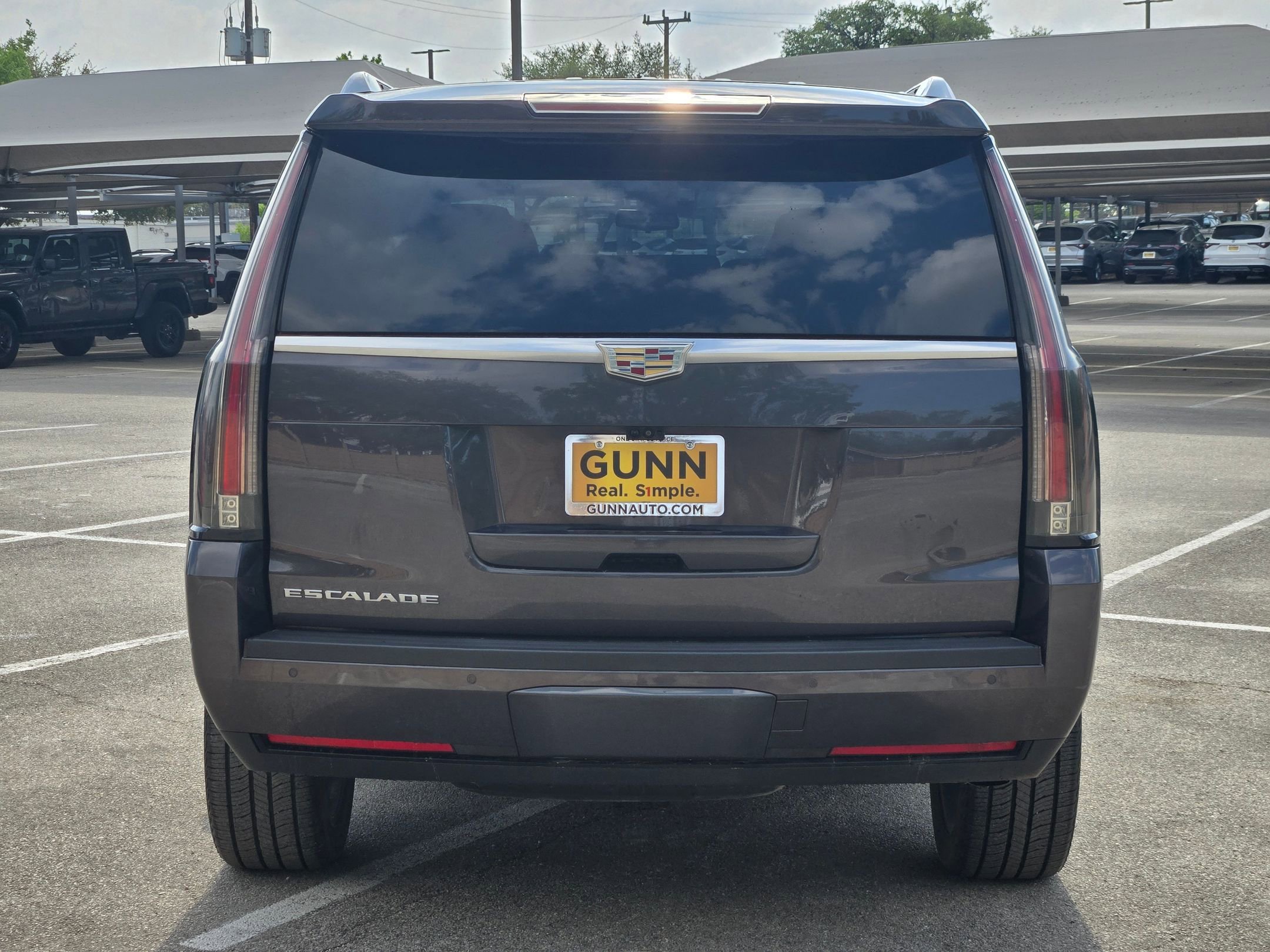 Used 2018 Cadillac Escalade Luxury image 4