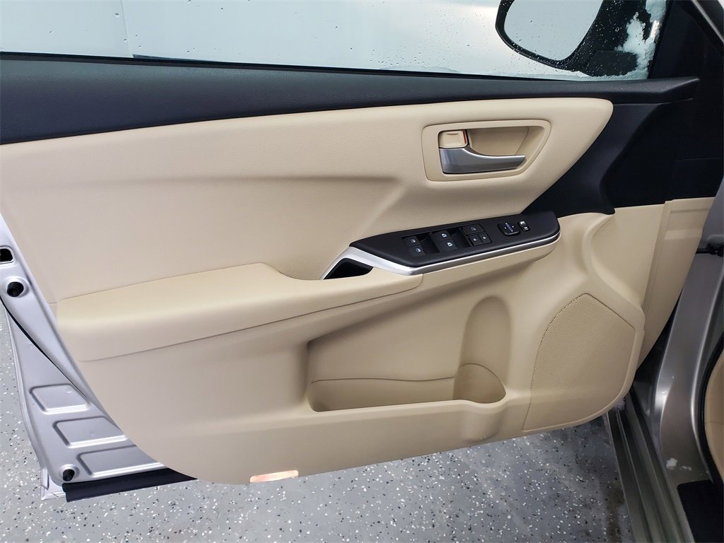 Used 2017 Toyota Camry LE image 8