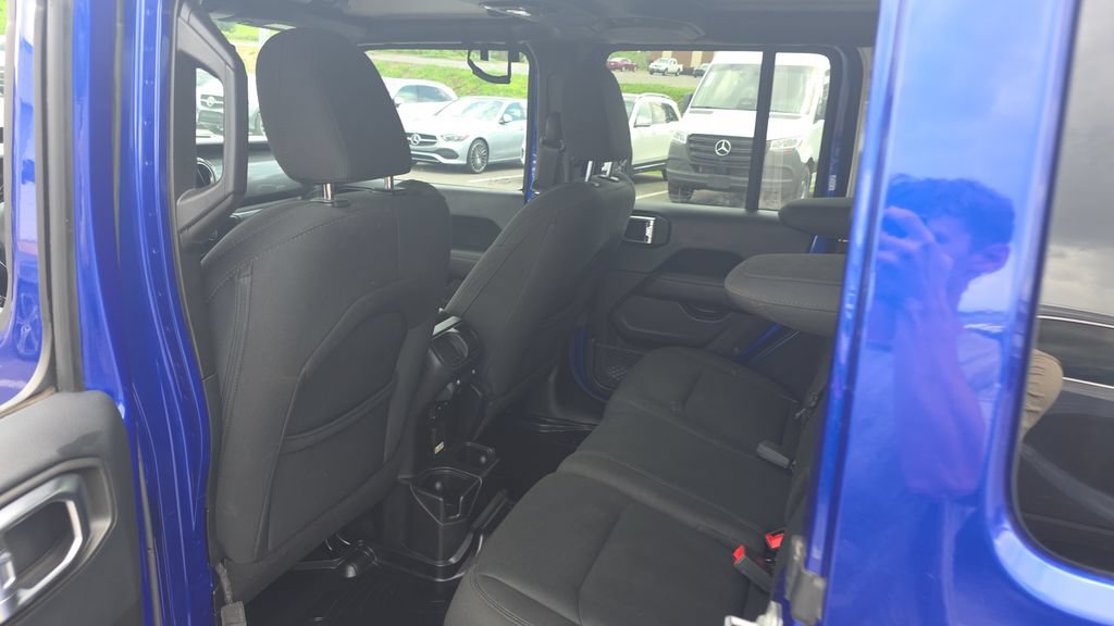 Used 2018 Jeep Wrangler Unlimited Sahara AWD/4WD image 23