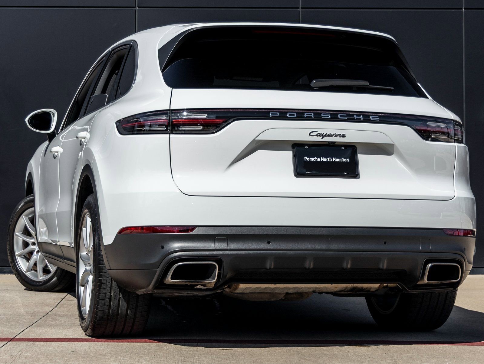 Used 2023 Porsche Cayenne image 3