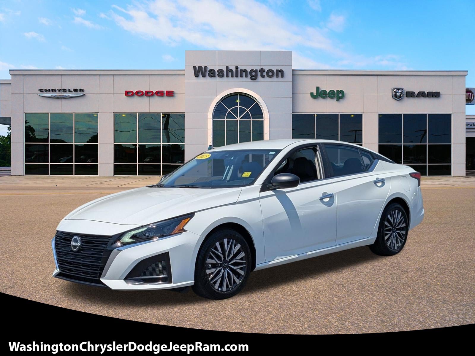 Used 2025 Nissan Altima 2.5 SV FWD image 1