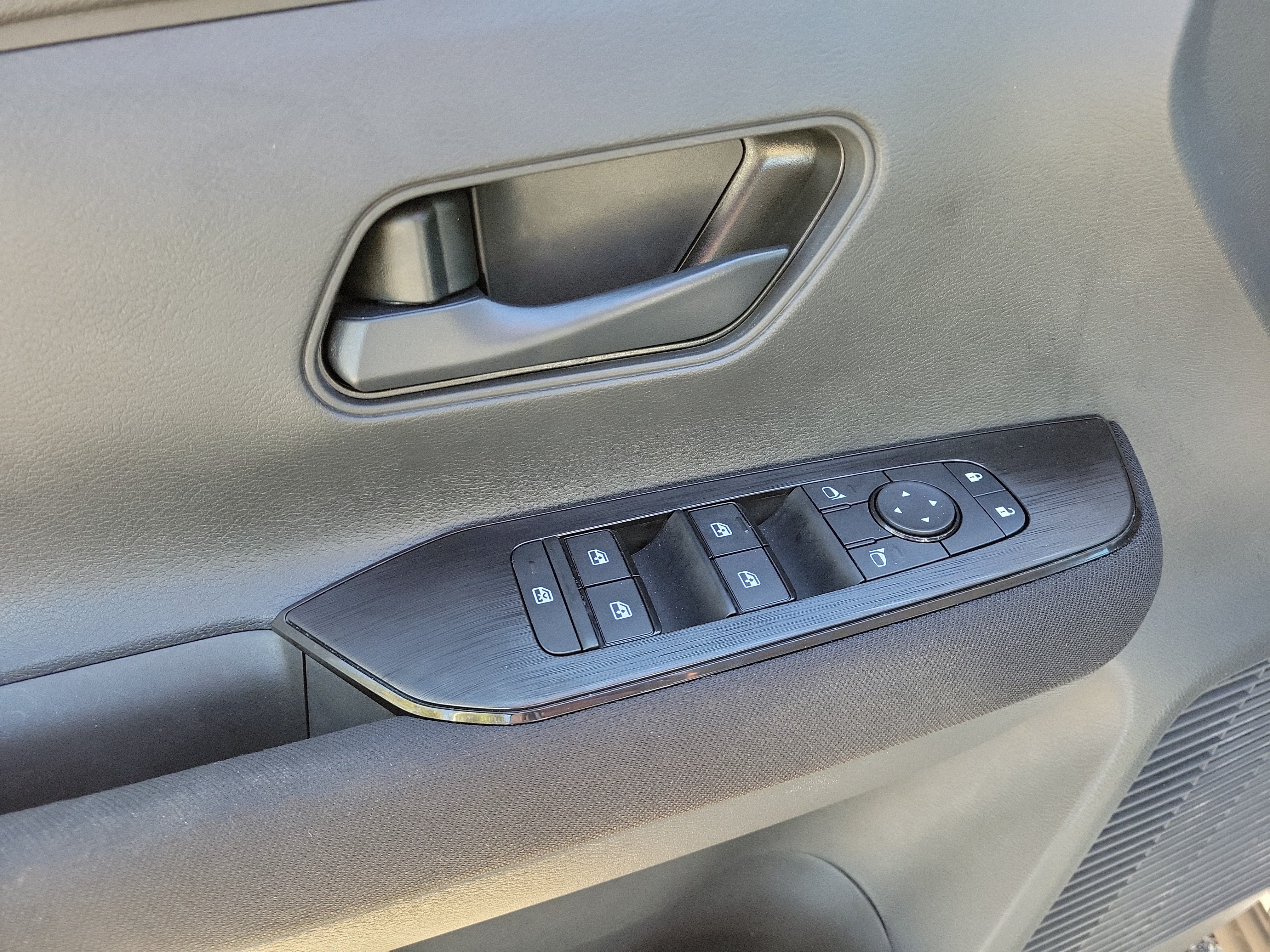 Certified 2025 Nissan Kicks S FWD image 16