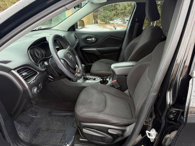 Used 2019 Jeep Cherokee Latitude w/ Popular Appearance Group AWD/4WD image 6