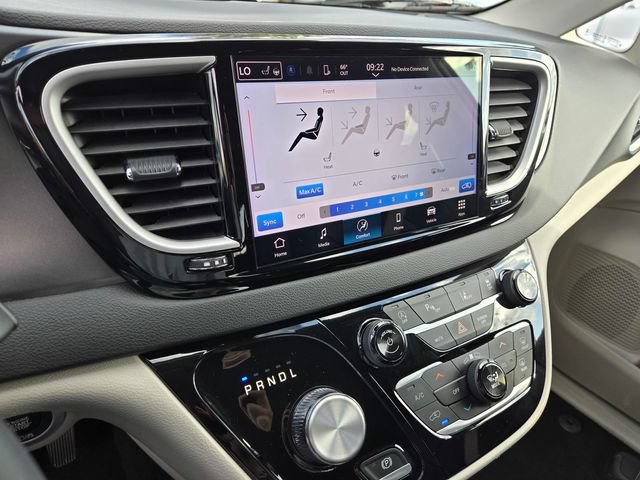 Used 2024 Chrysler Pacifica Touring-L FWD image 17