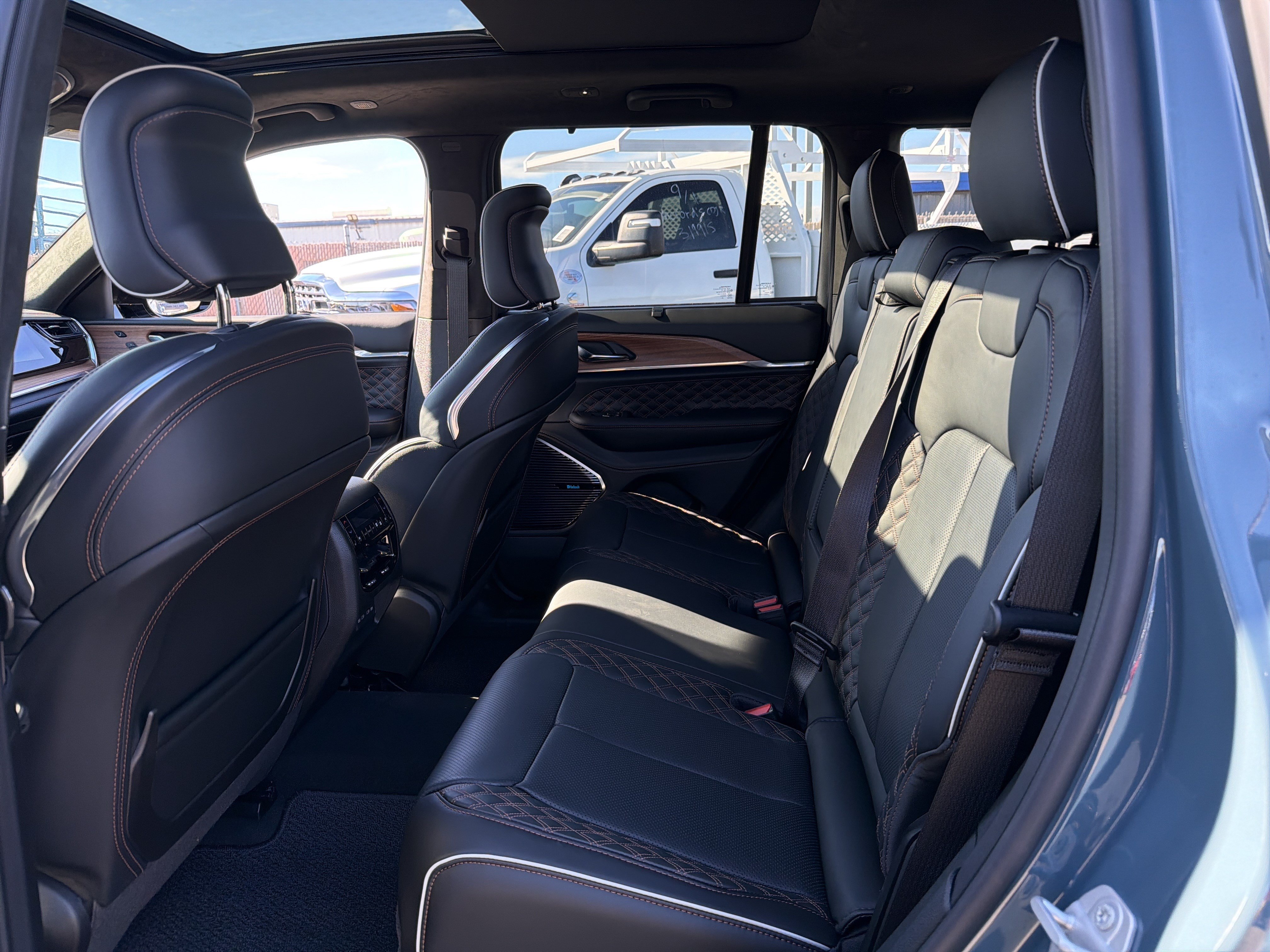 New 2027 Jeep Grand Cherokee Summit AWD/4WD image 10