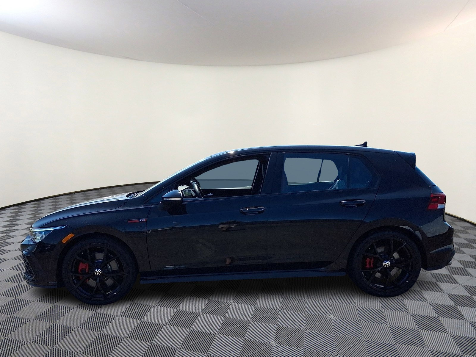 Used 2024 Volkswagen GTI SE FWD image 4