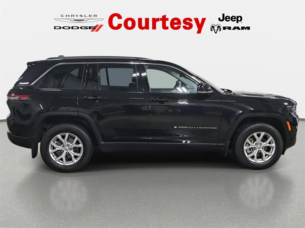 Certified 2022 Jeep Grand Cherokee Limited w/ Luxury Tech Group II image 2