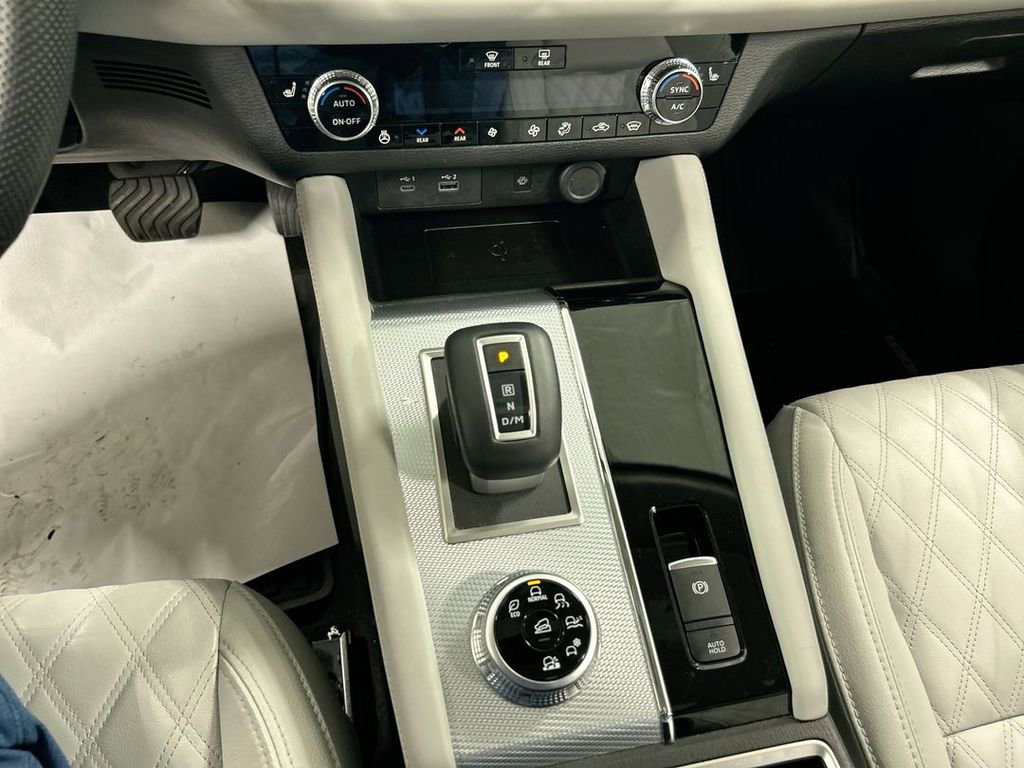 Used 2023 Mitsubishi Outlander SEL AWD/4WD image 18