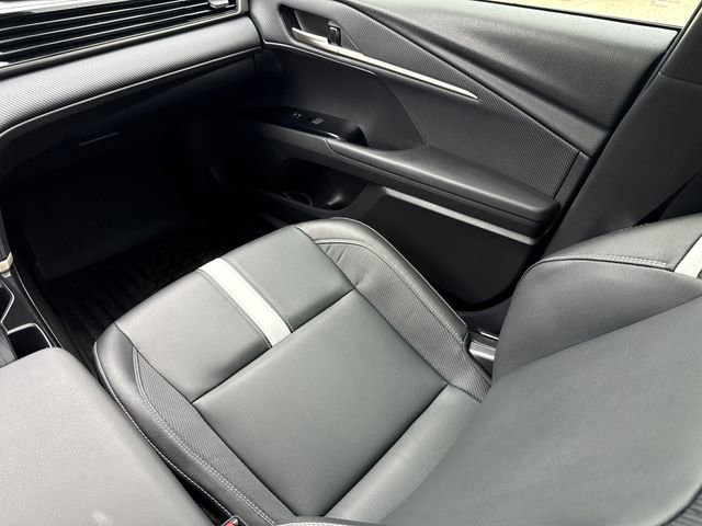 Used 2025 Toyota Camry SE w/ Convenience Package image 16