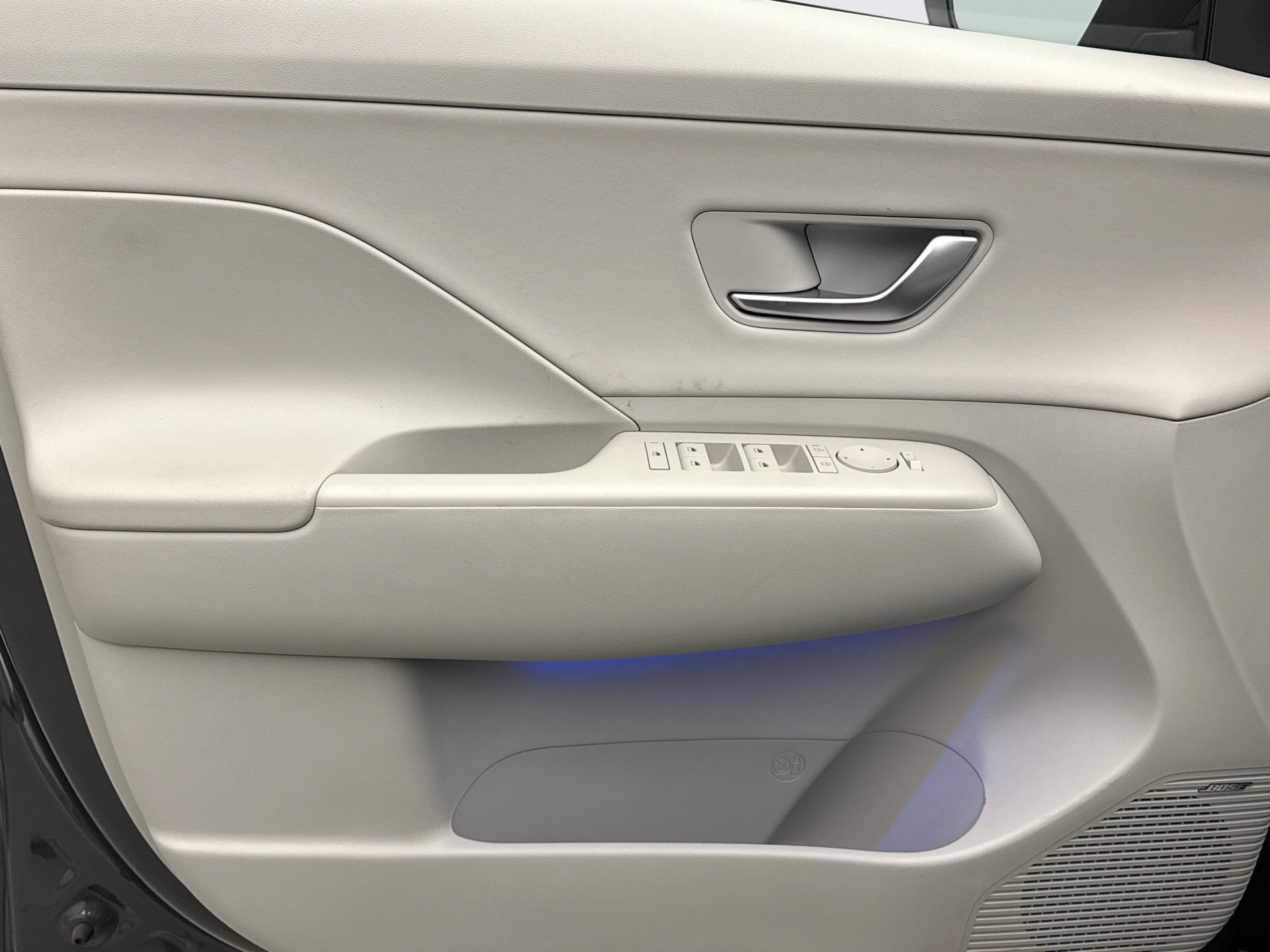 Used 2024 Hyundai Kona Limited image 9