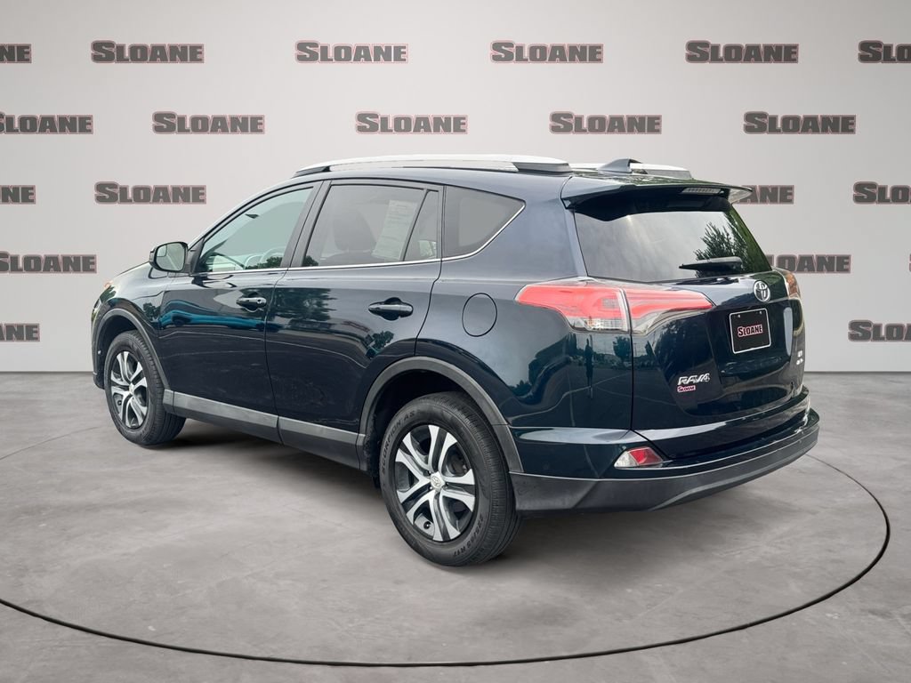 Used 2017 Toyota RAV4 LE AWD/4WD image 3