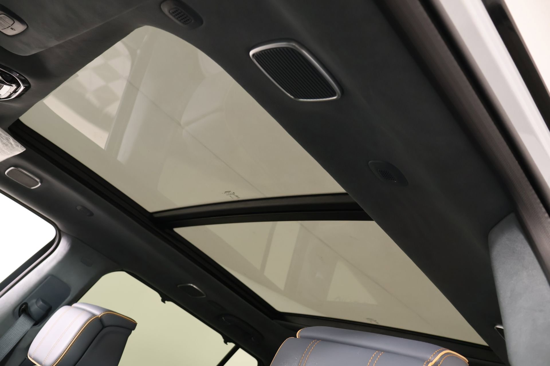 Used 2024 Jeep Grand Wagoneer L Series III w/ Rear Seat Video Group 1 image 18