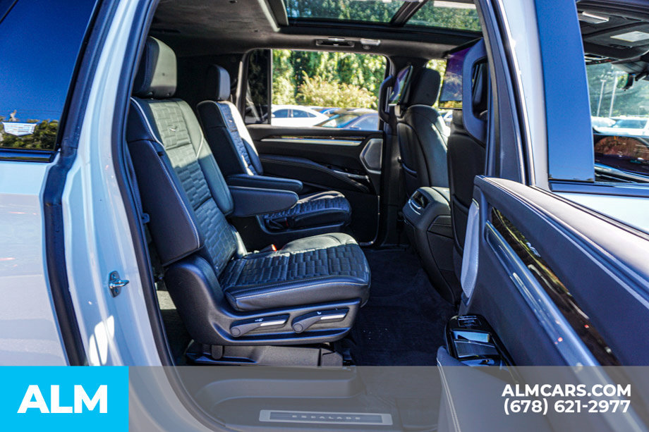 Used 2025 Cadillac Escalade ESV Sport Platinum AWD/4WD image 24
