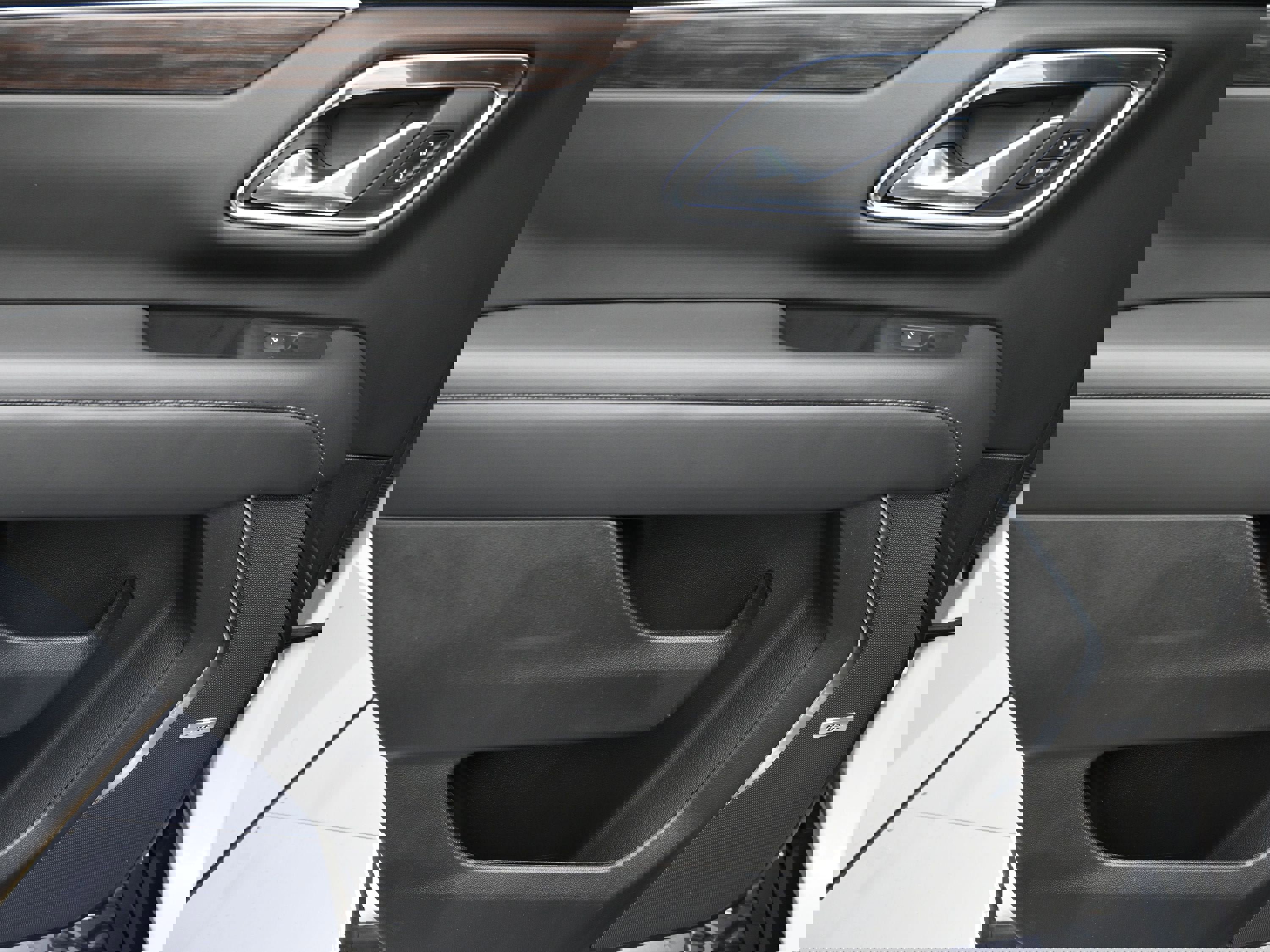 Used 2023 Chevrolet Tahoe Z71 w/ Luxury Package image 29