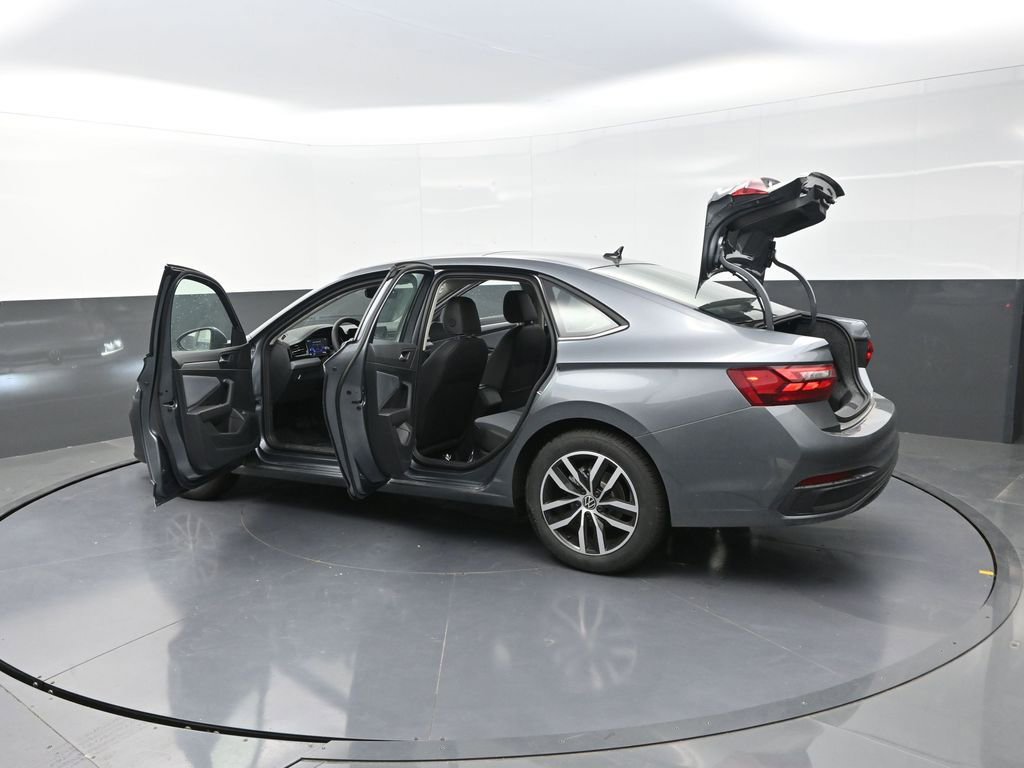 Used 2025 Volkswagen Jetta SE image 35