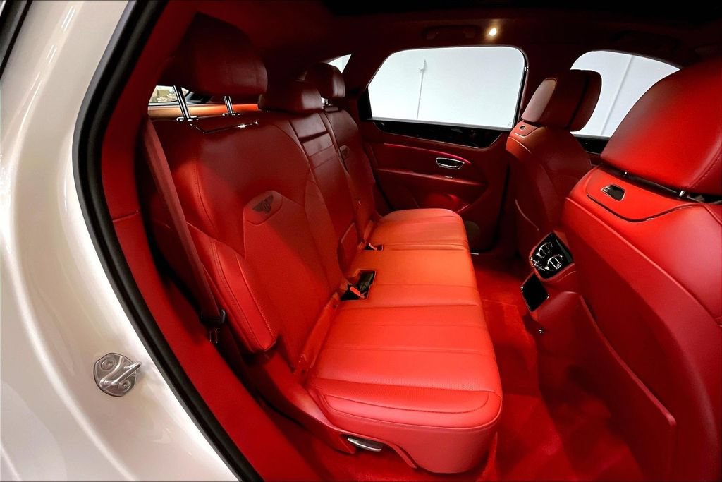 Used 2022 Bentley Bentayga AWD/4WD image 28