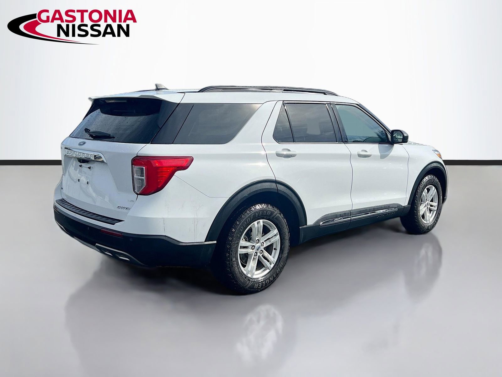 Used 2022 Ford Explorer XLT w/ Equipment Group 202A image 9