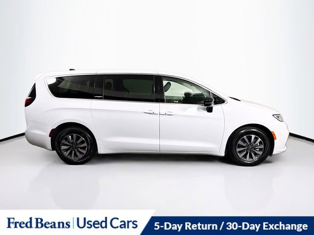 Used 2024 Chrysler Pacifica Limited FWD image 11