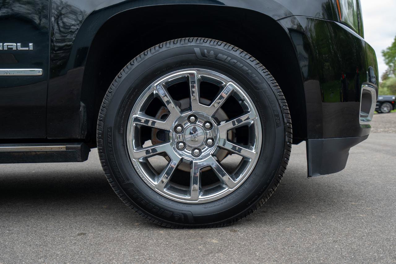 Used 2018 GMC Yukon XL Denali AWD/4WD image 9