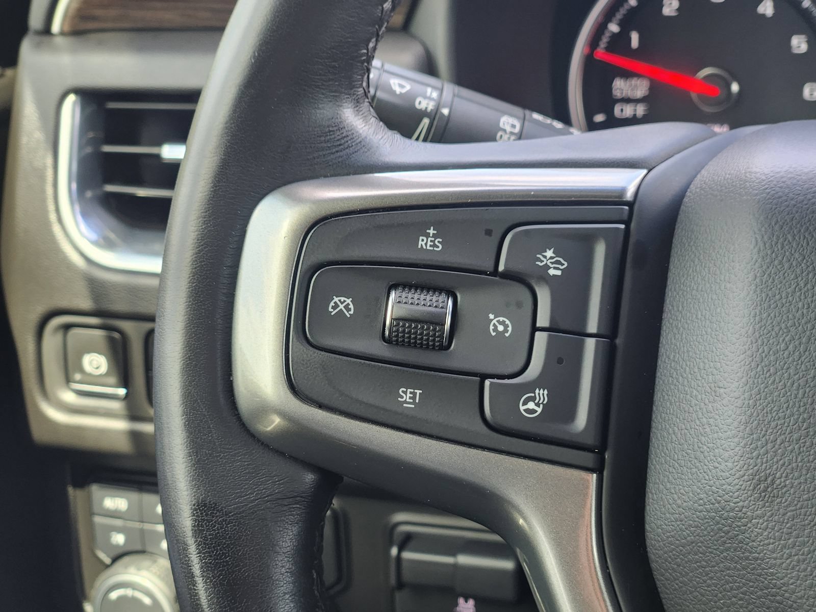 Used 2021 Chevrolet Tahoe Z71 w/ Z71 Off-Road Package AWD/4WD image 31