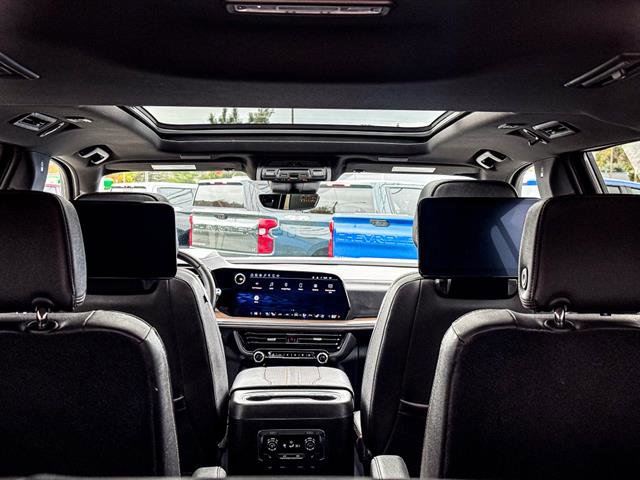 Used 2025 Chevrolet Suburban High Country AWD/4WD image 44