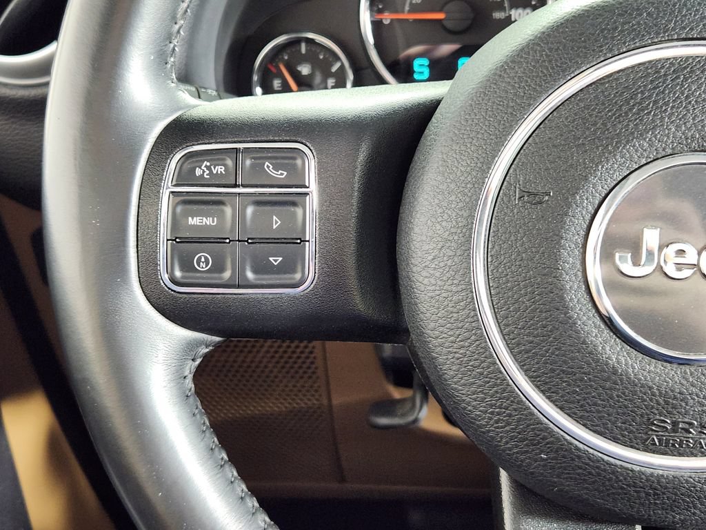 Used 2016 Jeep Wrangler Unlimited Rubicon w/ Connectivity Group AWD/4WD image 17