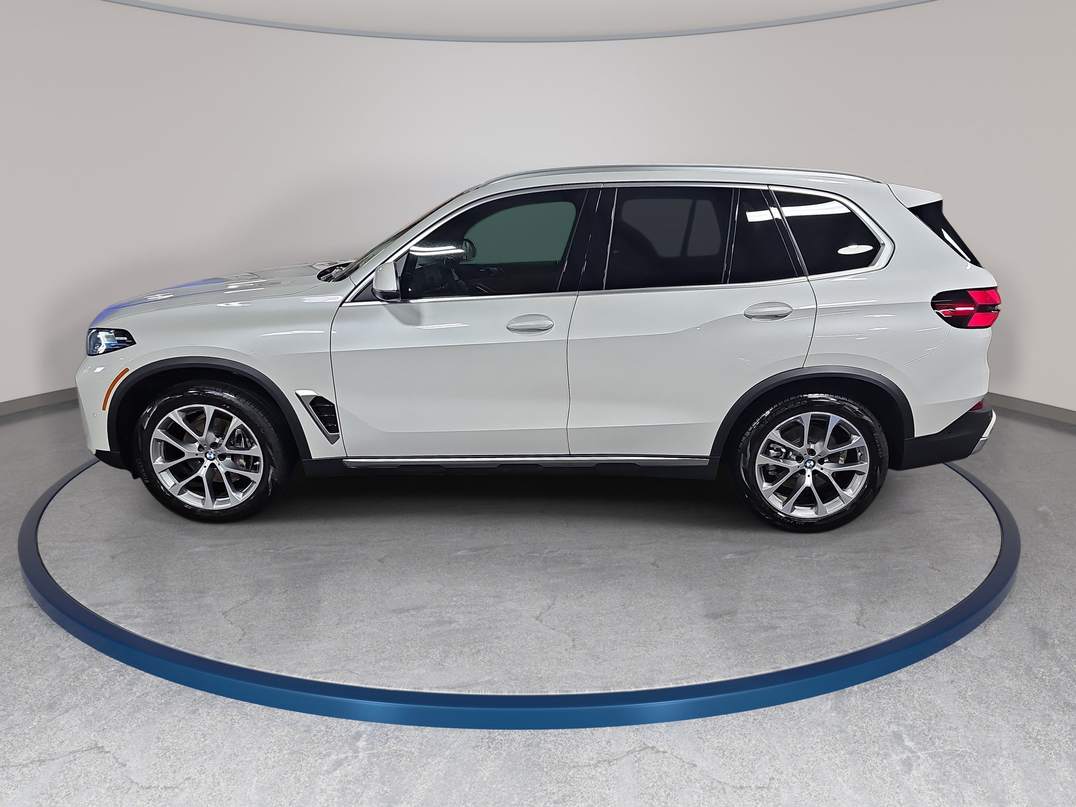 Certified 2026 BMW X5 xDrive40i w/ Climate Comfort Package AWD/4WD image 9