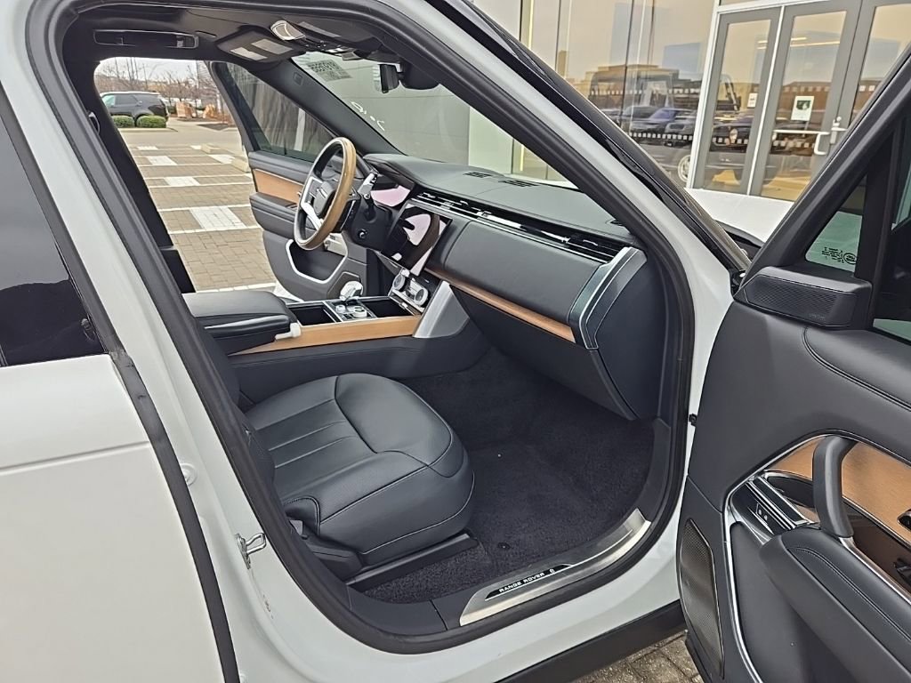 Used 2023 Land Rover Range Rover SV image 20