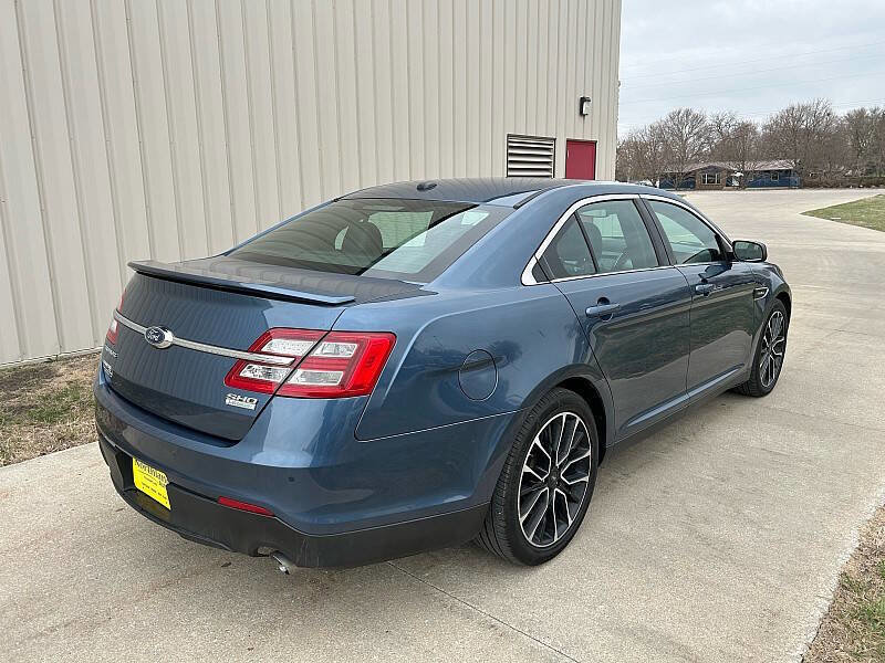 Used 2018 Ford Taurus SHO image 9
