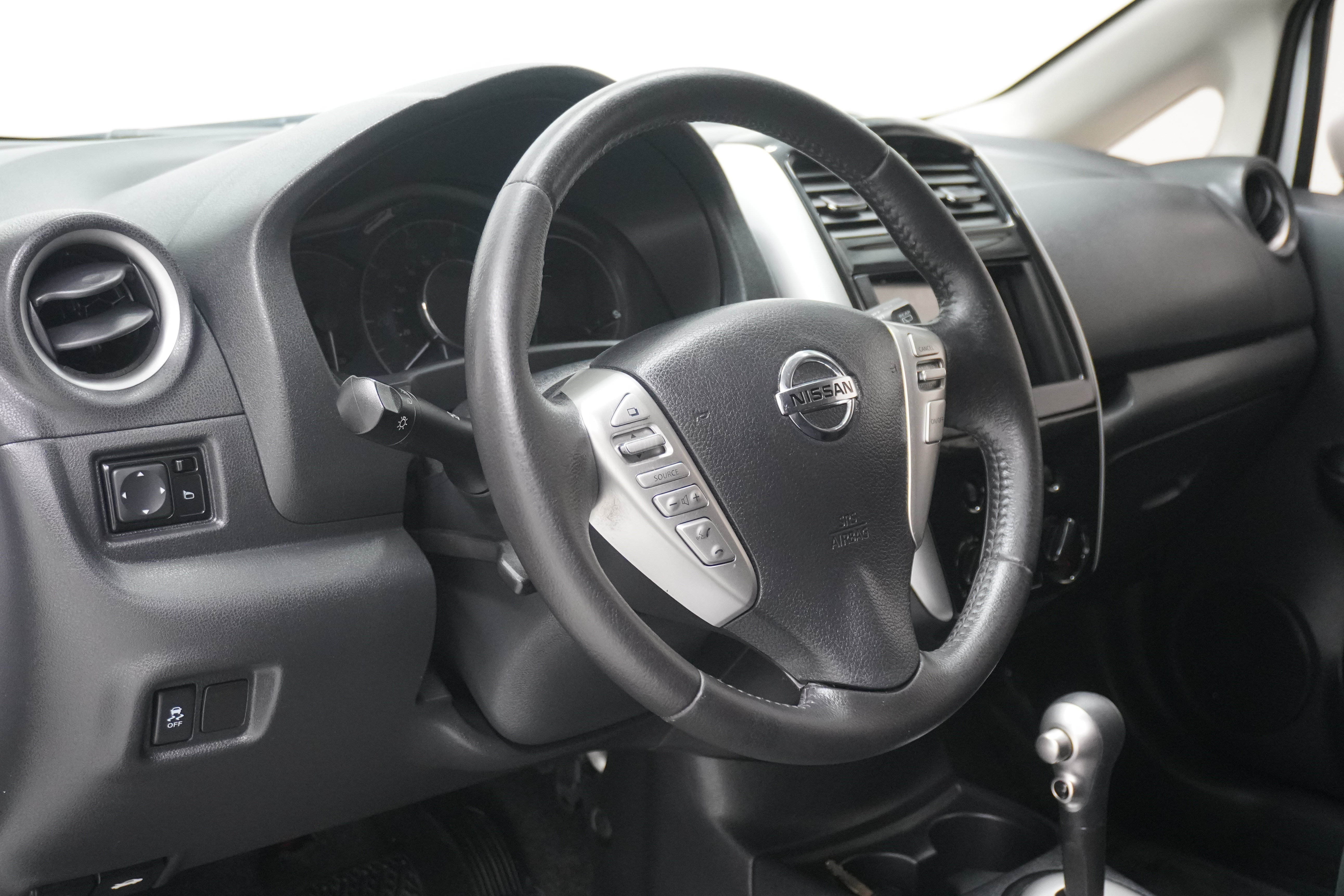 Used 2015 Nissan Versa Note SV FWD image 10