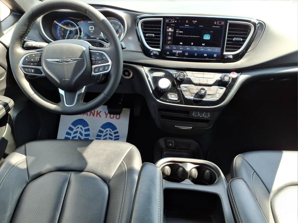 Used 2025 Chrysler Pacifica Select FWD image 22