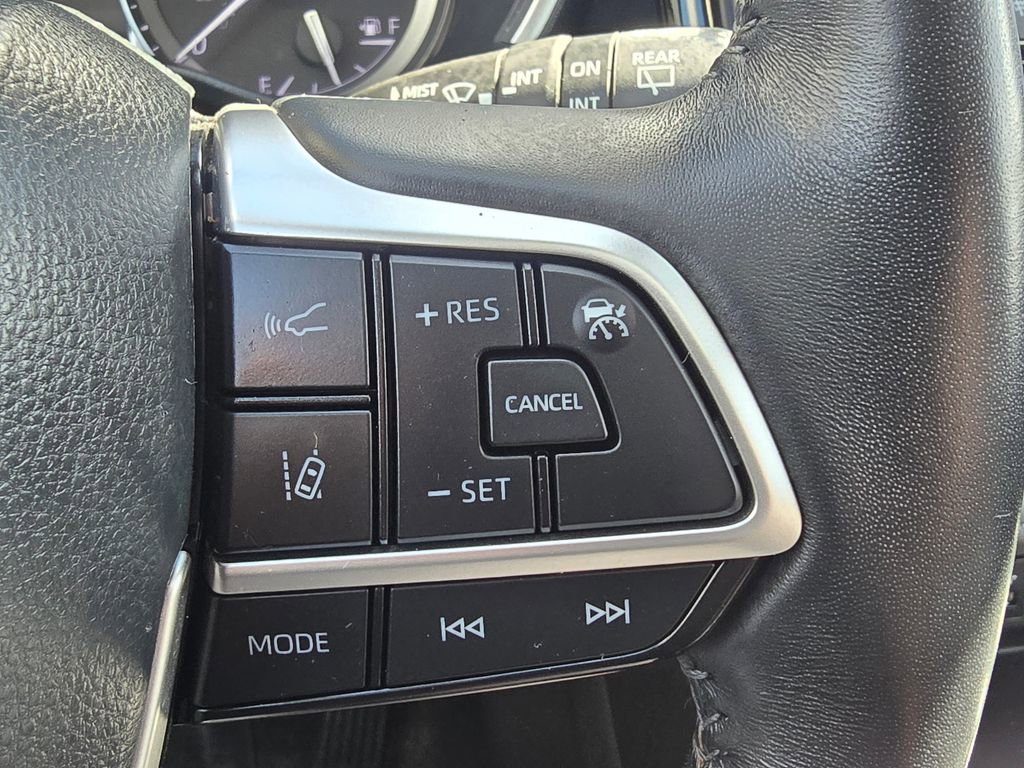 Used 2022 Toyota Highlander XLE AWD/4WD image 22