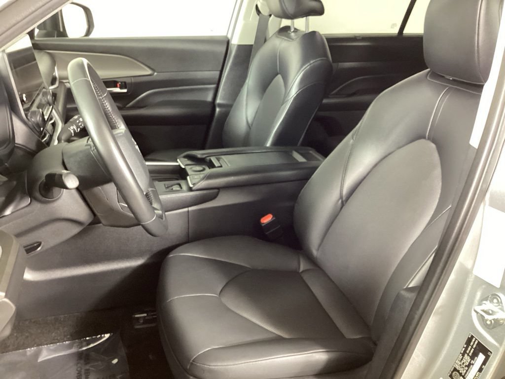 Used 2024 Toyota Grand Highlander AWD image 12