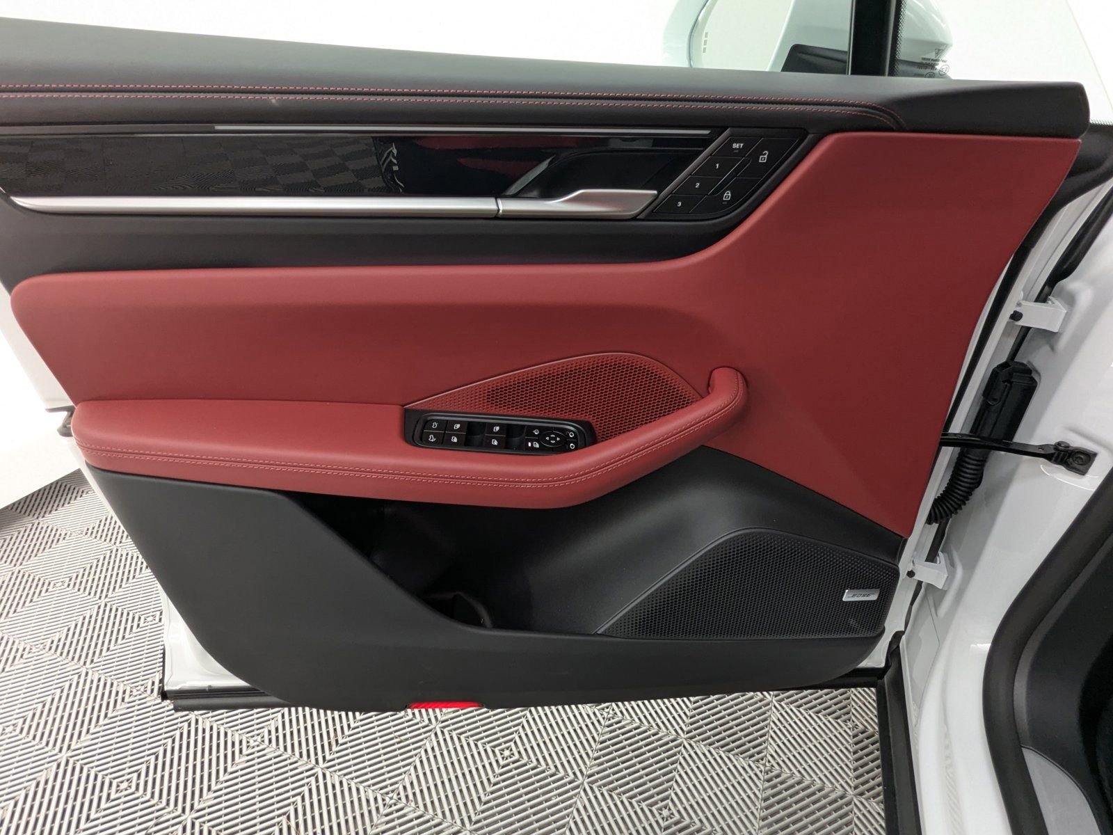 New 2025 Porsche Macan 4 Electric image 11