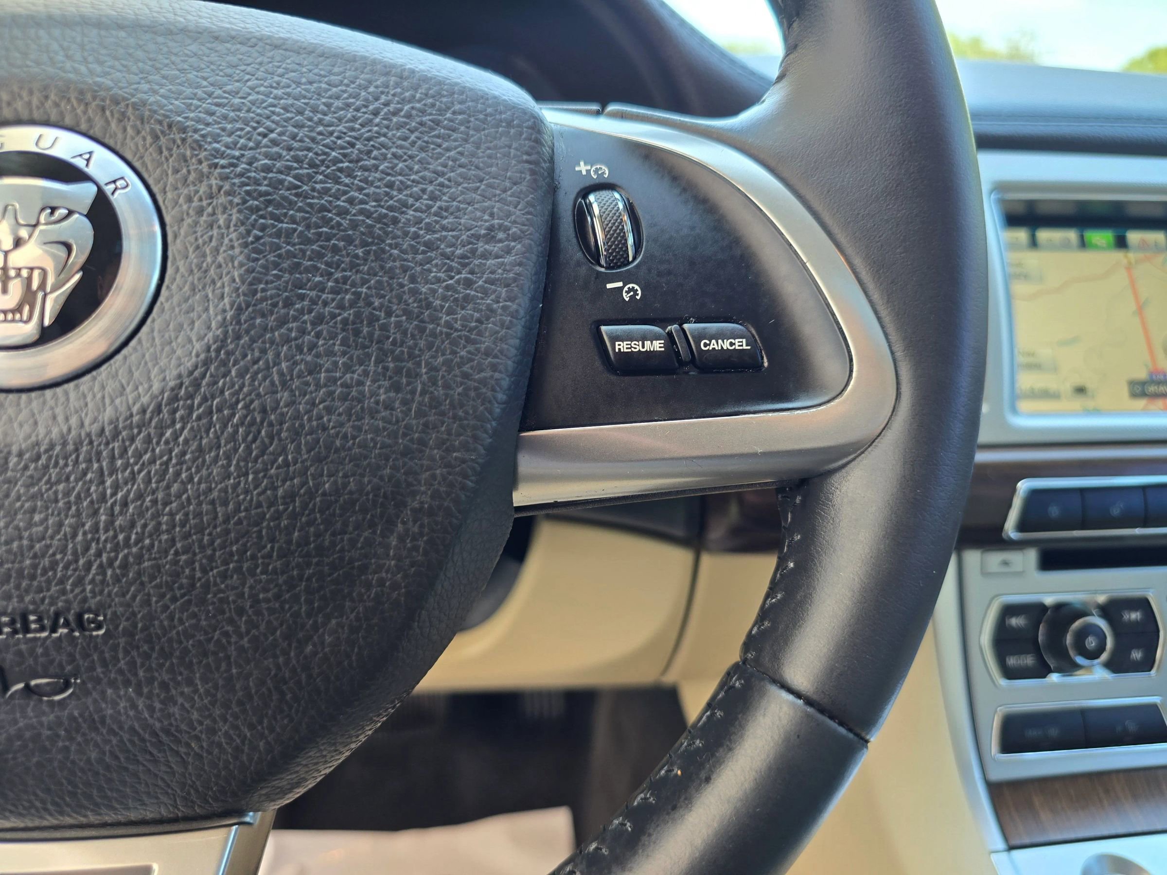 Used 2013 Jaguar XF RWD image 24