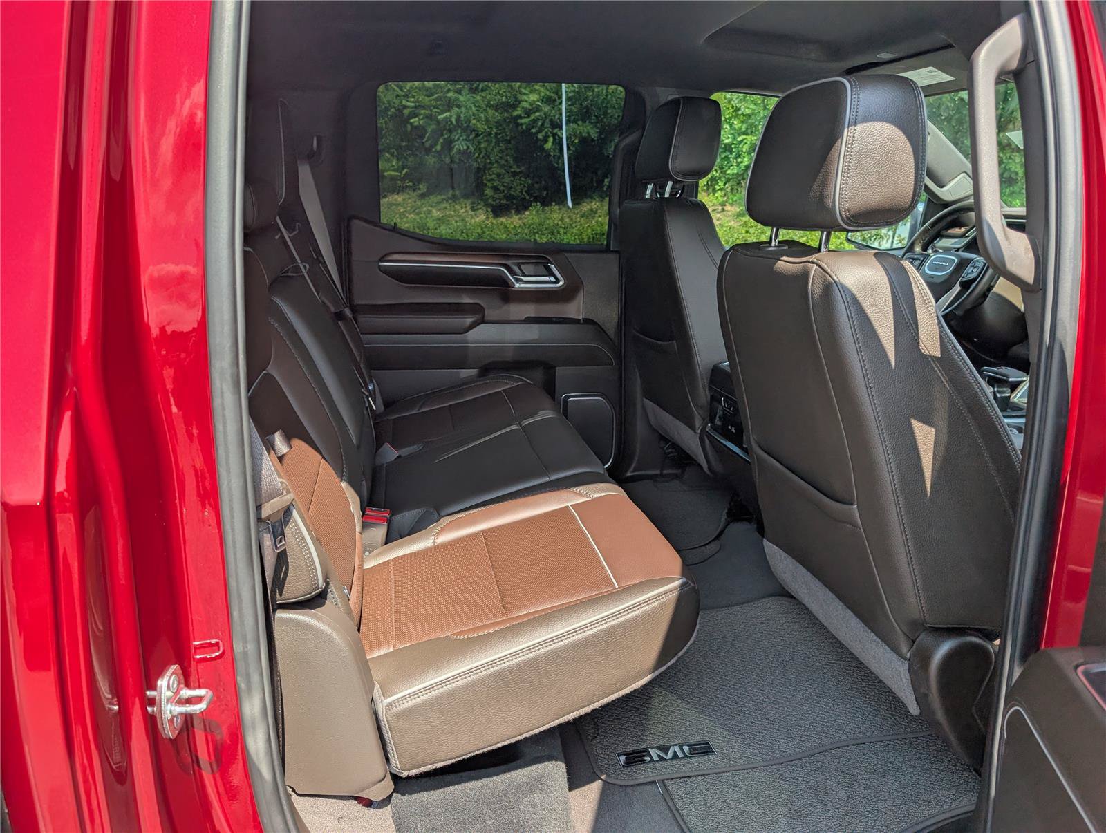 Used 2024 GMC Sierra 1500 Denali w/ Technology Package AWD/4WD image 12