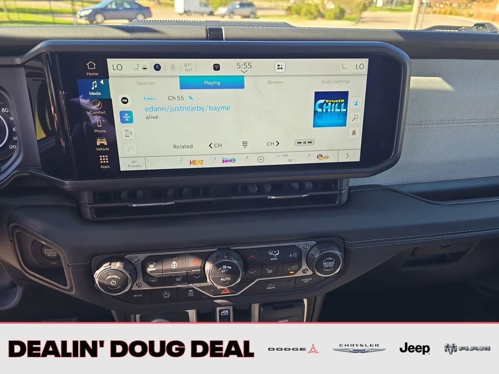 Used 2025 Jeep Wrangler Sahara image 19