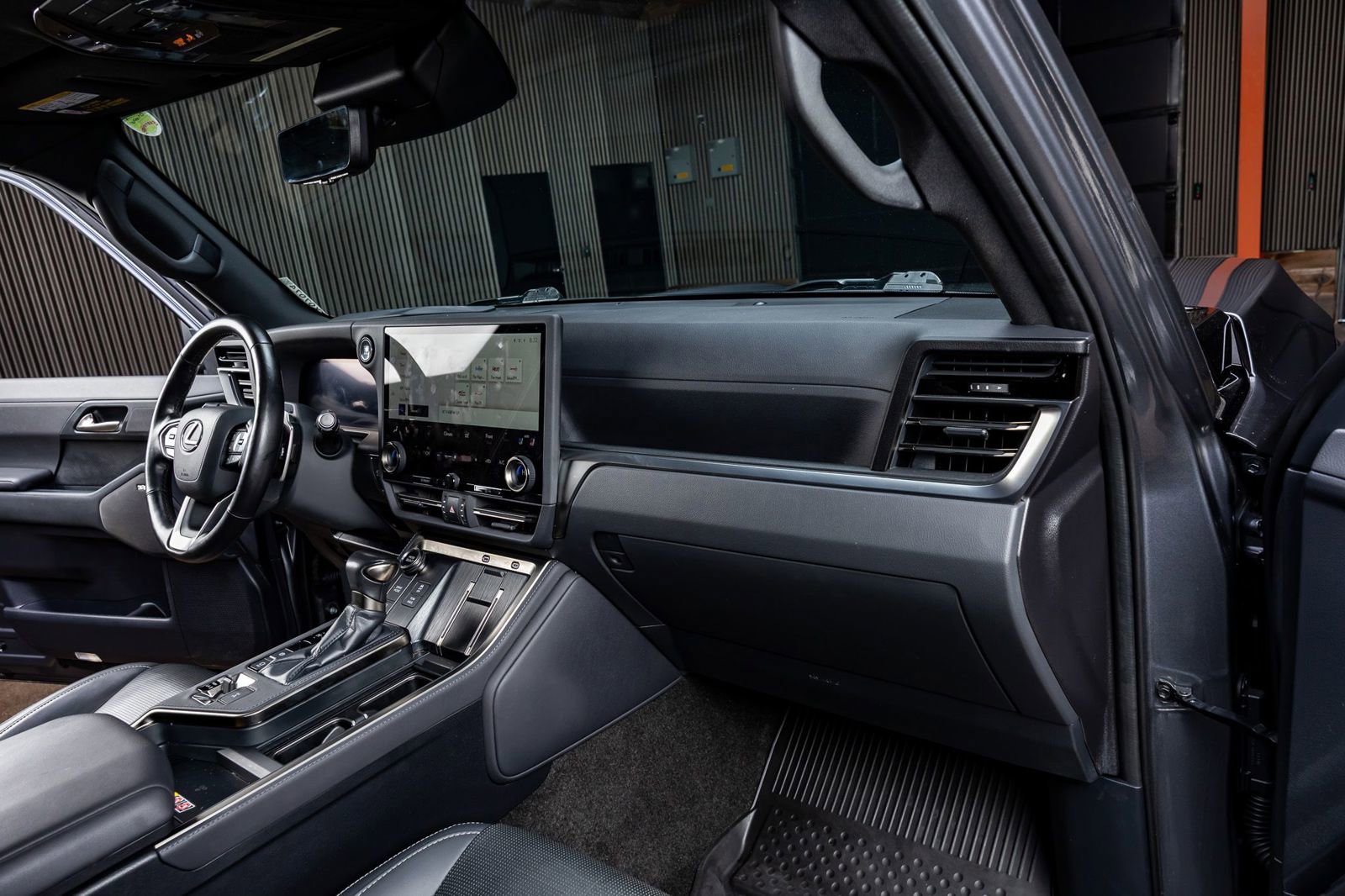 Used 2024 Lexus GX 550 550 Luxury+ w/ Accessory Package (Z1) image 18