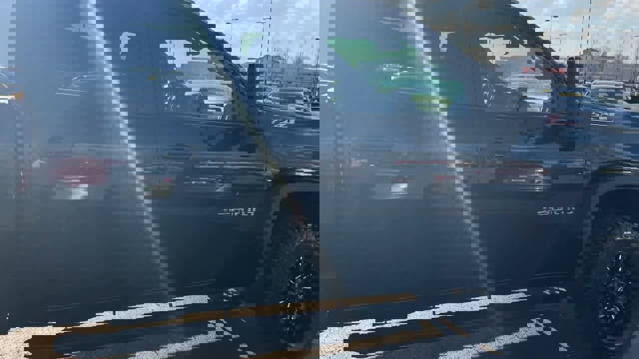 Used 2024 Chevrolet Silverado 2500 Custom w/ Custom Convenience Package image 8