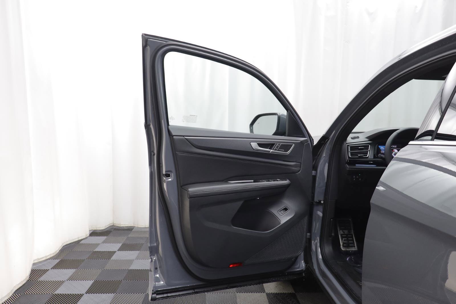 New 2026 Volkswagen Atlas Cross Sport SEL Premium R-Line image 4