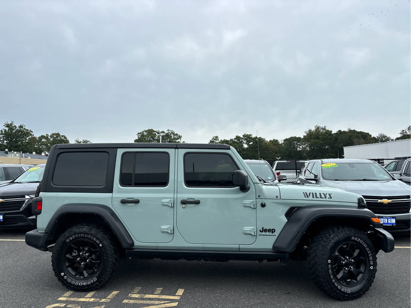 Used 2023 Jeep Wrangler Willys image 3