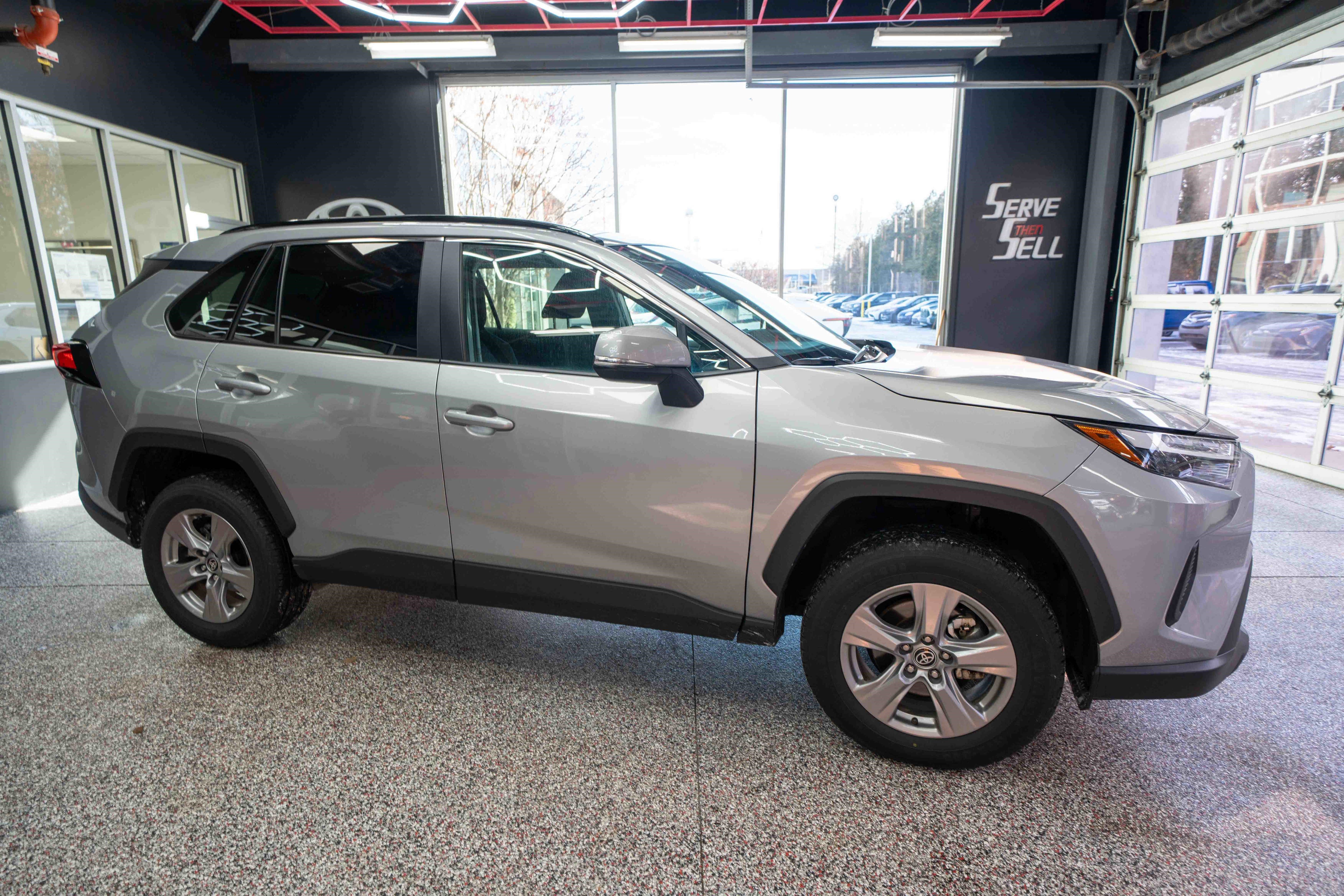 Used 2025 Toyota RAV4 XLE image 5