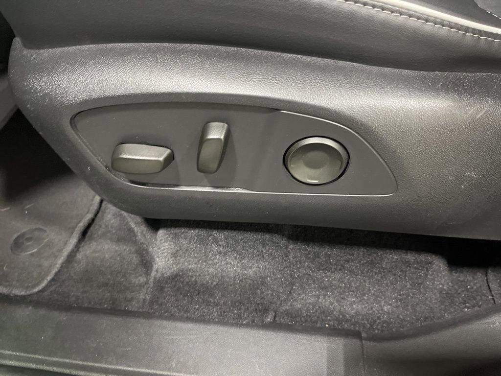 Used 2025 Buick Enclave Preferred AWD/4WD image 15