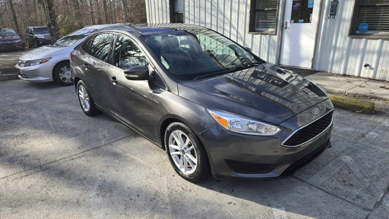 Used 2017 Ford Focus SE w/ Interior Protection Package image 7