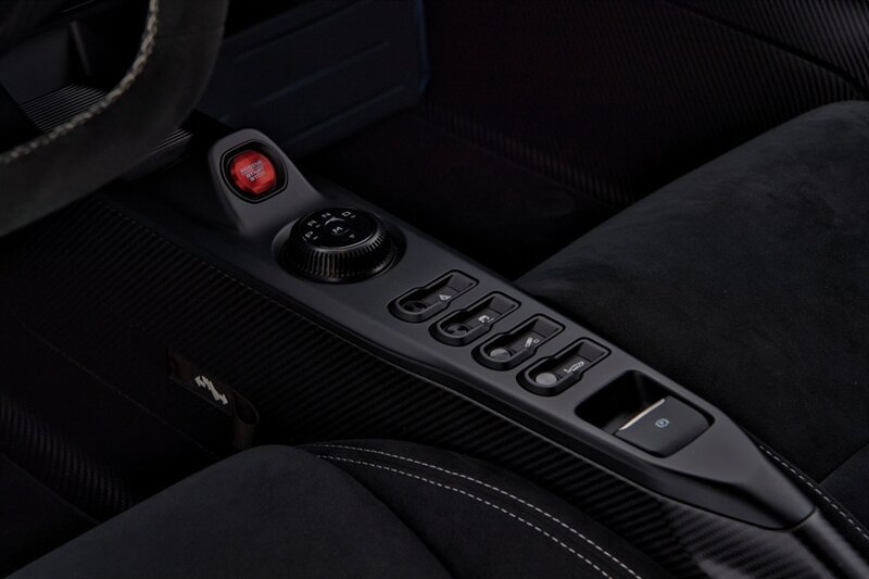 Used 2020 Ford GT Carbon Series RWD image 23