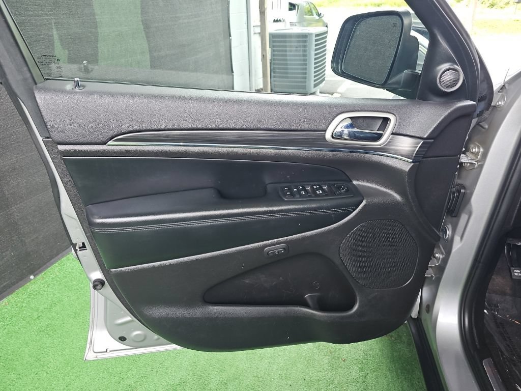 Used 2019 Jeep Grand Cherokee Limited AWD/4WD image 32