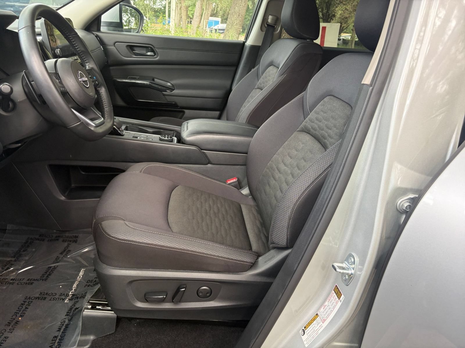 Used 2025 Nissan Pathfinder SV AWD/4WD image 28
